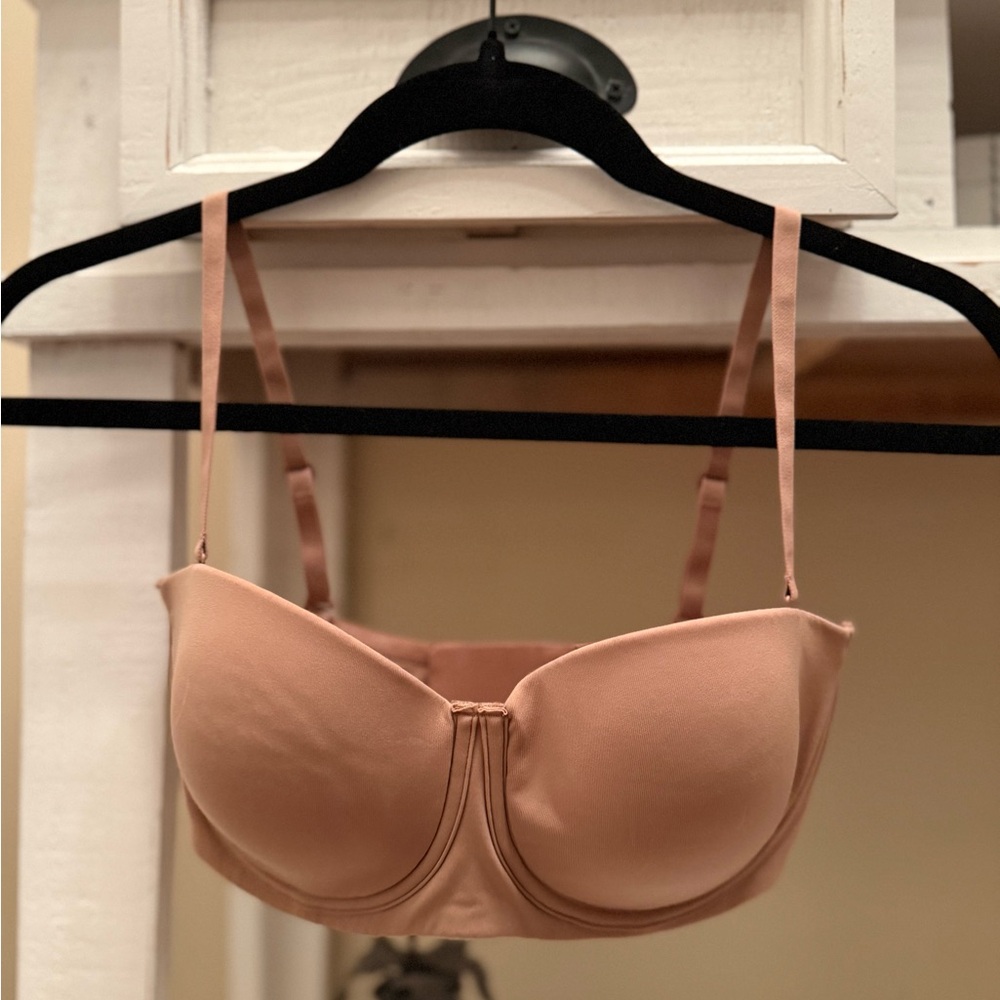 SKIMS Fits Everybody Strapless Bra NWOT